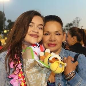 Meet your Posher, Leonor